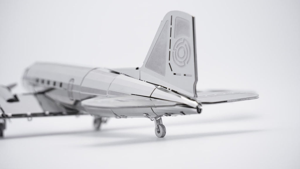 REMARKABLE DOUGLAS DC-3